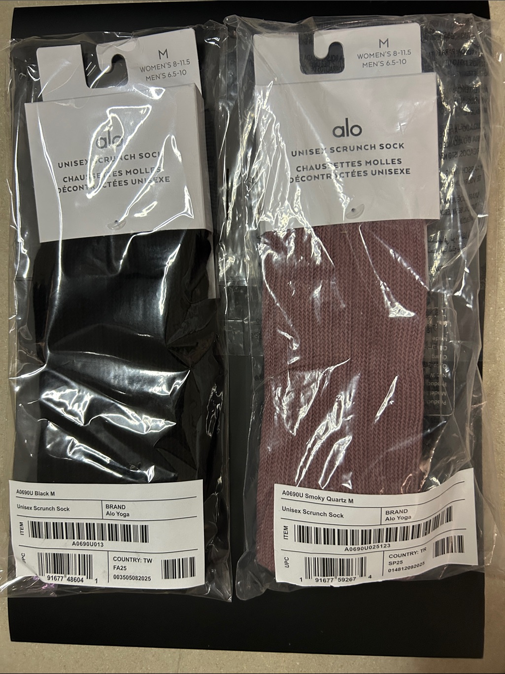 Alo Yoga Unisex Scrunch Socks - Black & Smoky Quartz (M)
